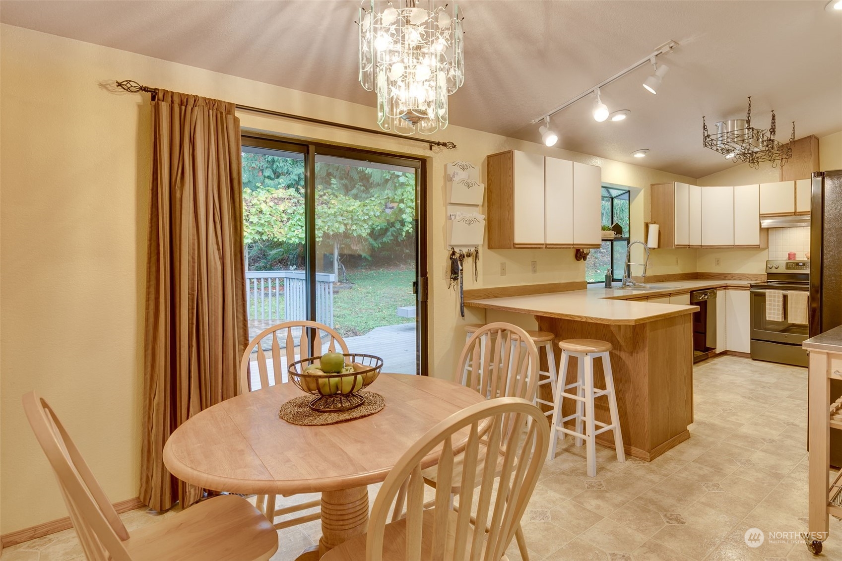 10021 Wagner Road Snohomish, WA 98290 - Photo 9 of 28 a kitchen with kitchen island a table and chairs