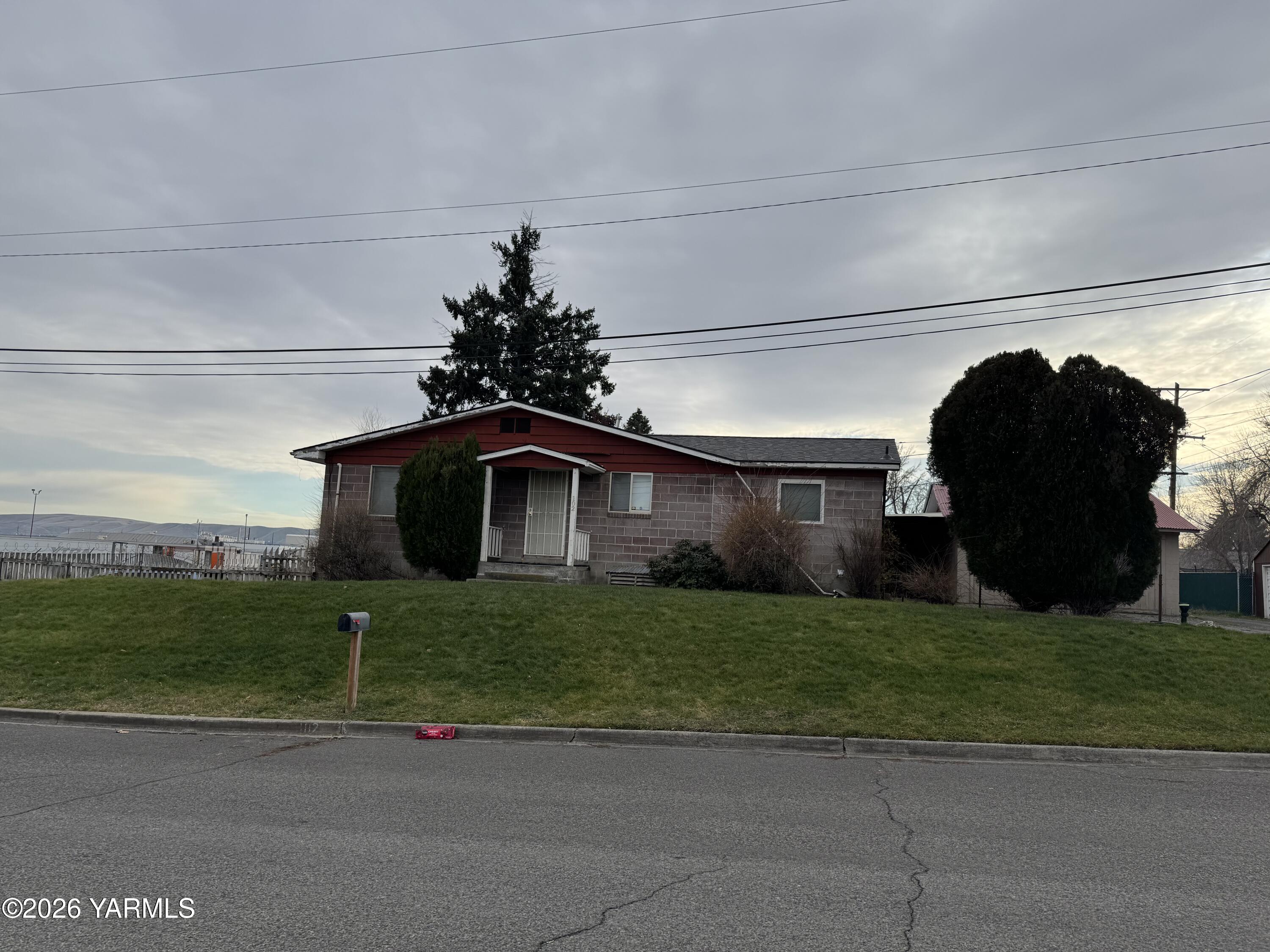 102 West Peach Street Yakima, WA 98902 - Photo 2 of 2 IMG_8641