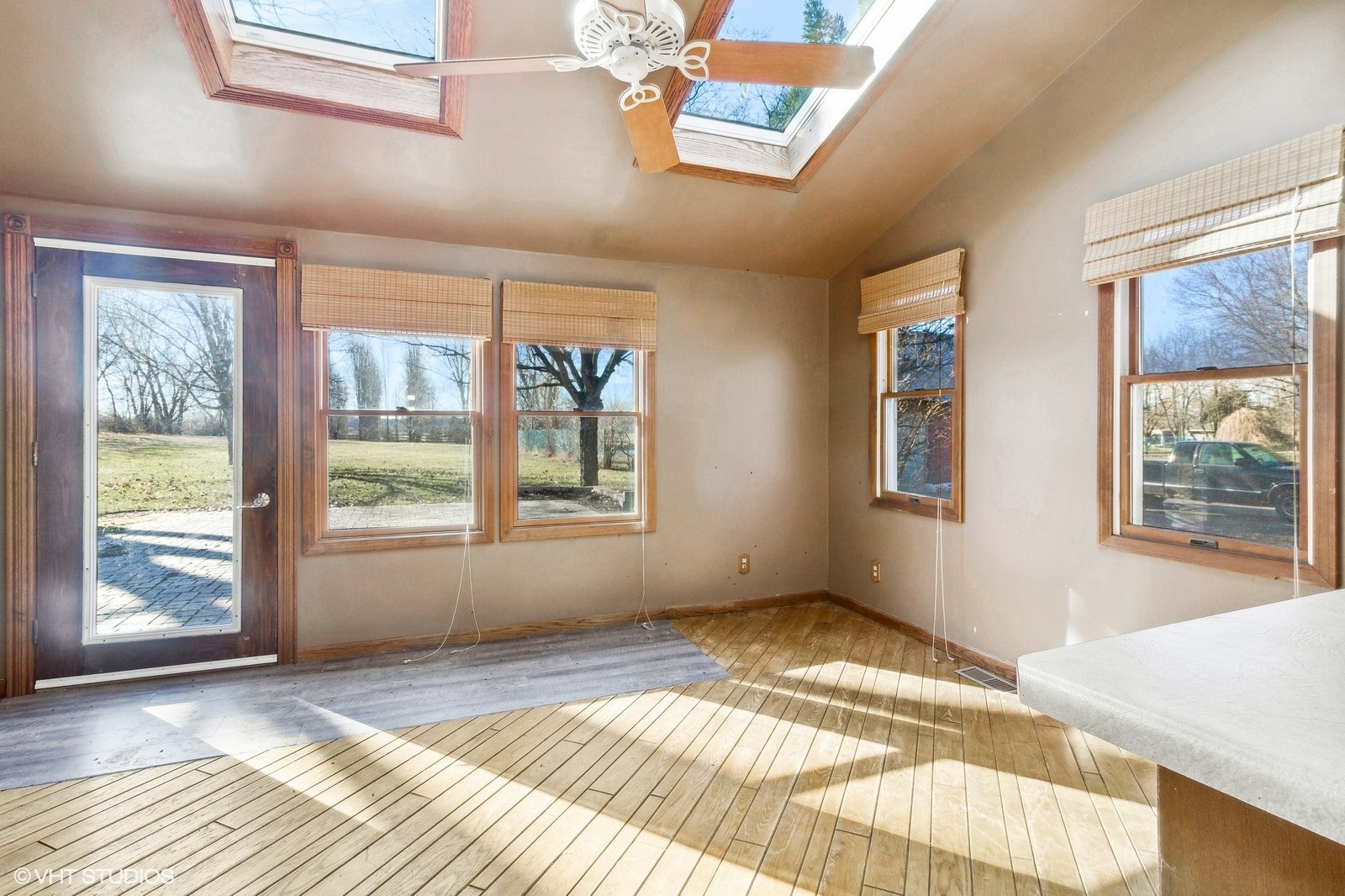 41 West 573 Lenz Road Elgin, IL 60124 - Photo 11 of 21 a view of an empty room with a window