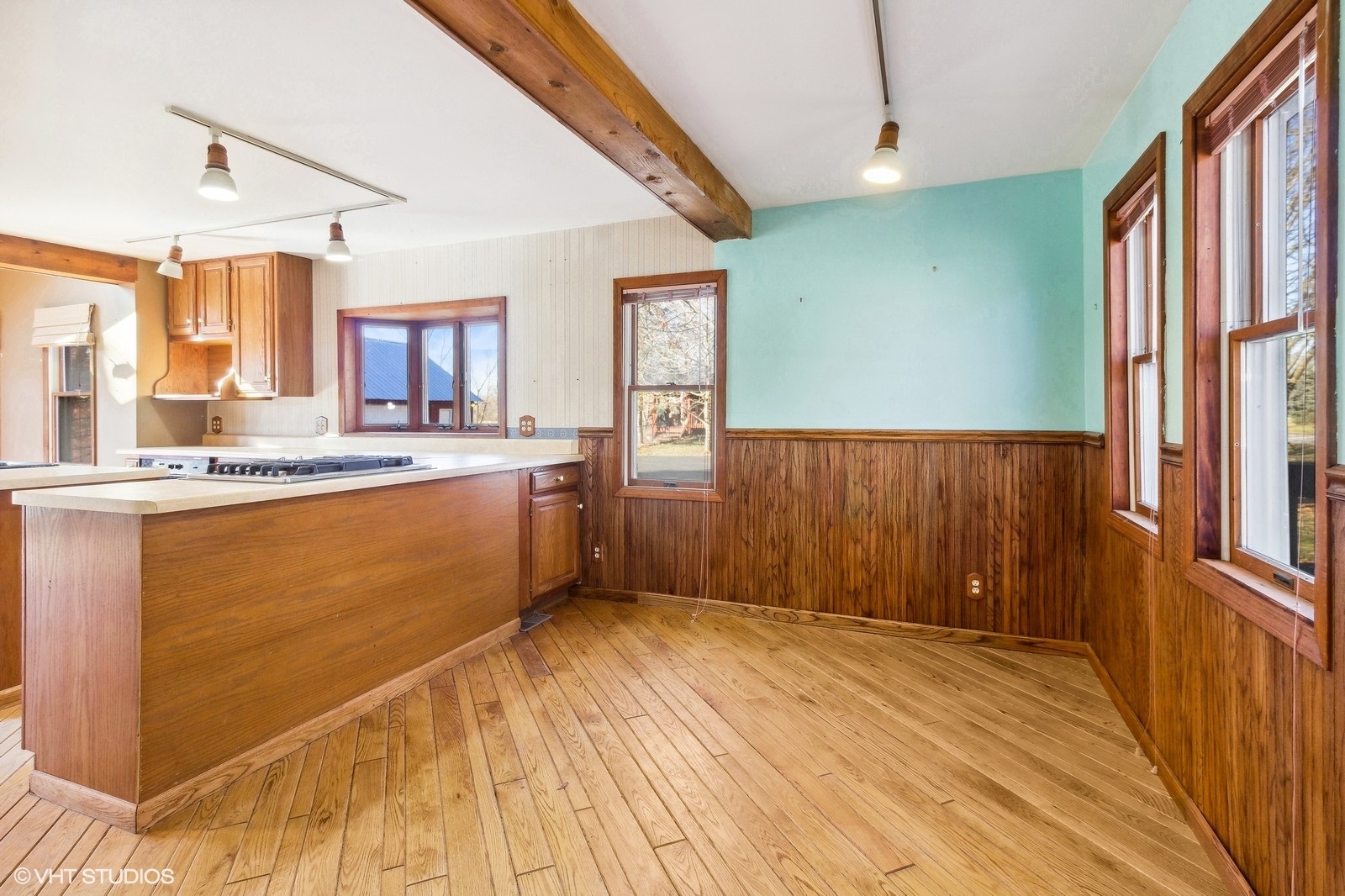 41 West 573 Lenz Road Elgin, IL 60124 - Photo 15 of 21 a view of kitchen with wooden floor and electronic appliances