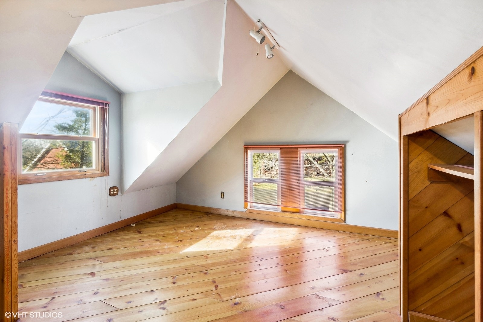 41 West 573 Lenz Road Elgin, IL 60124 - Photo 20 of 21 a view of an empty room with wooden floor and a window