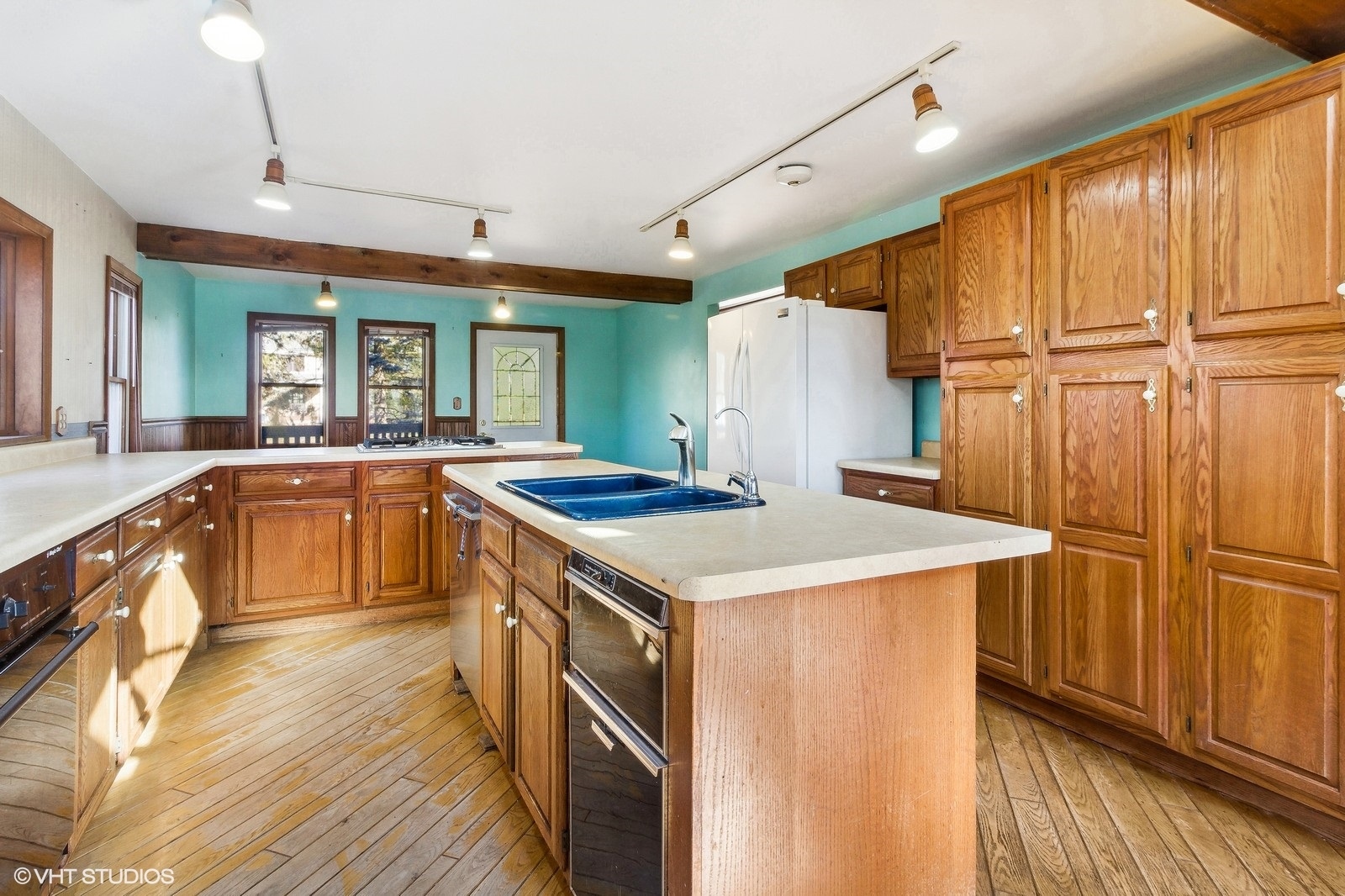 41 West 573 Lenz Road Elgin, IL 60124 - Photo 9 of 21 a kitchen that has a sink a stove and a wooden floor