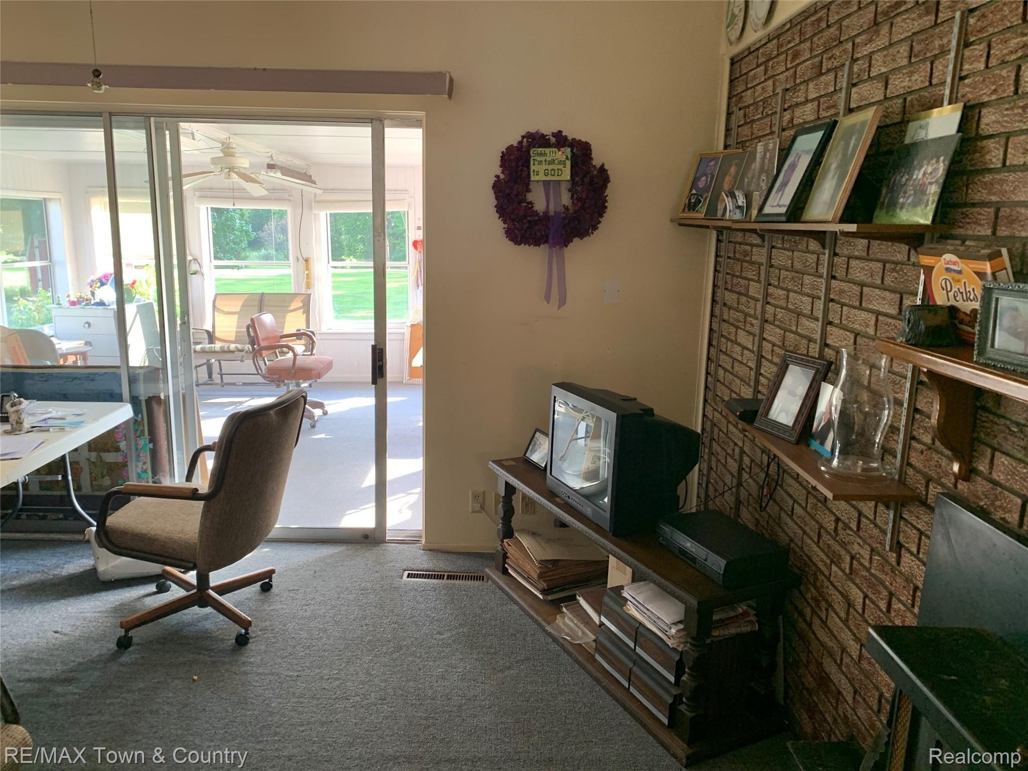 5383 Flushing Road Flushing, MI 48433 - Photo 12 of 28 flushing familyroom.jpg