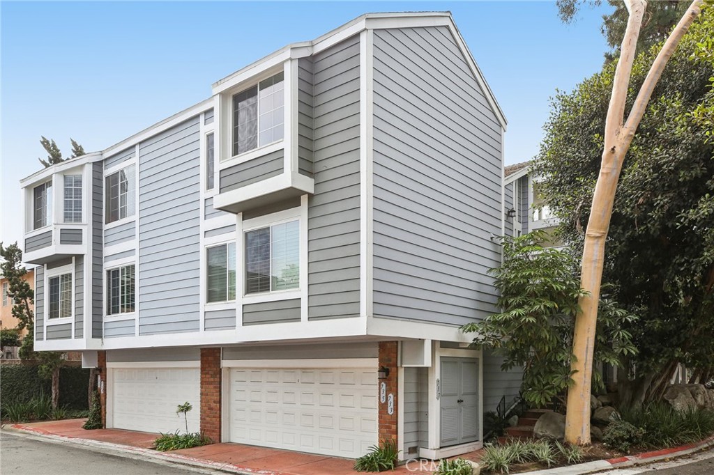 735 Wingate Bay, Unit 50 Costa Mesa, CA 92626 - Photo 28 of 32 a front view of a building