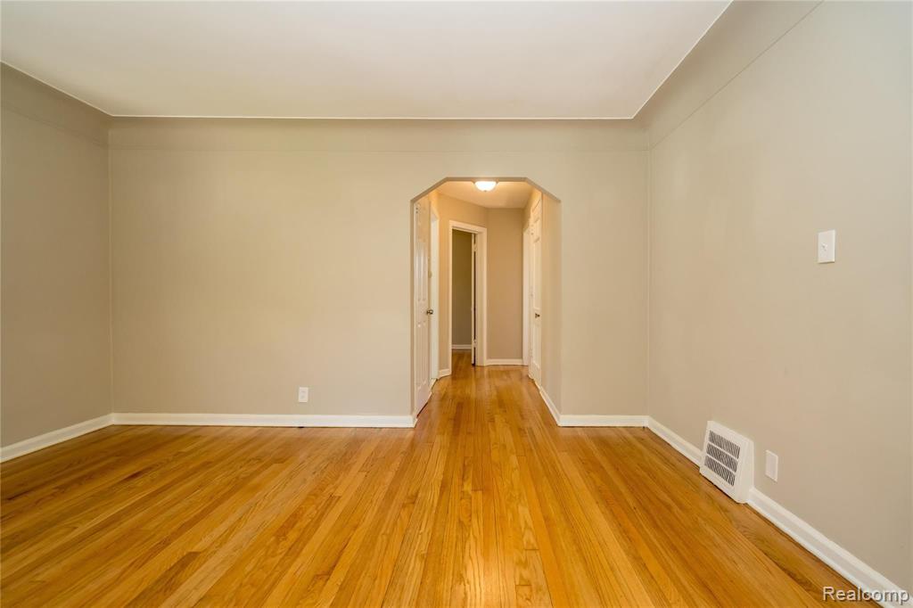 24844 Landau Center Line, MI 48015 - Photo 22 of 58