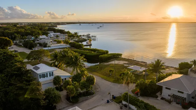 $1,900,000 | 65 Tarpon Avenue, Key Largo, FL 33037
