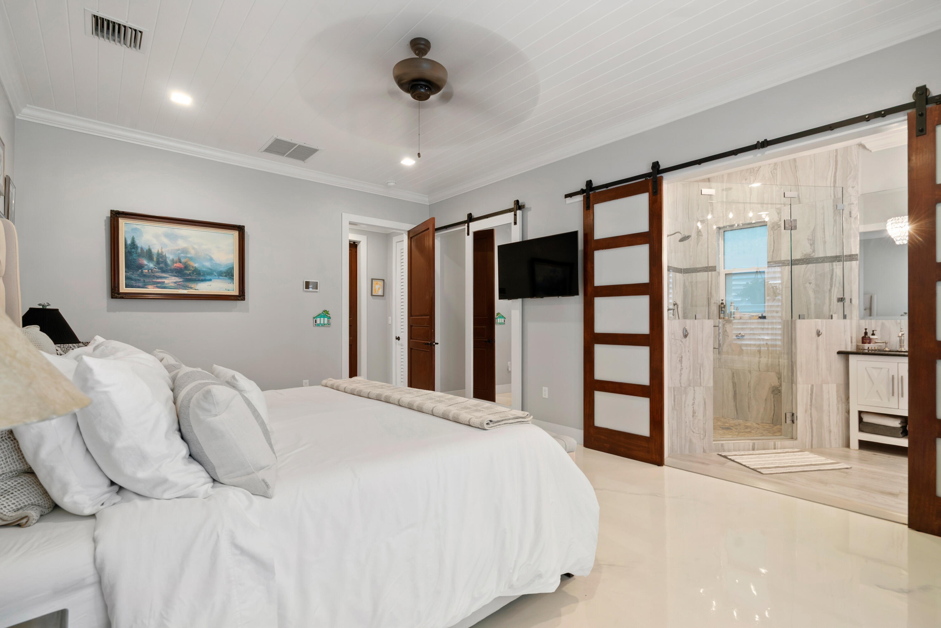 65 Tarpon Avenue Key Largo, FL 33037 - Photo 17 of 54 a bedroom with a large bed and a large window