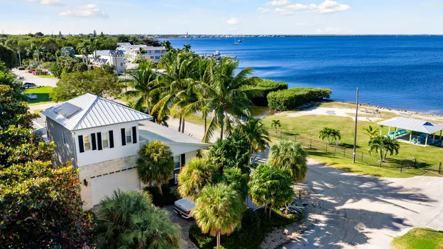 $1,900,000 | 65 Tarpon Avenue, Key Largo, FL 33037