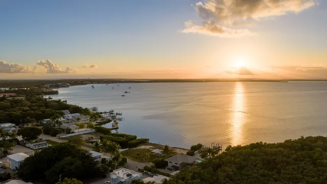 $1,900,000 | 65 Tarpon Avenue, Key Largo, FL 33037