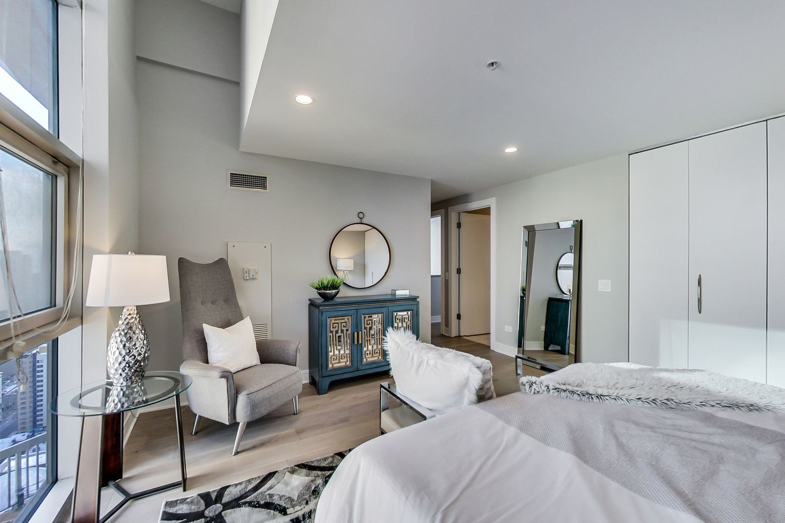 545 North Dearborn Street, Unit 3603 Chicago, IL 60654 - Photo 20 of 42 a living room with furniture a mirror and white walls
