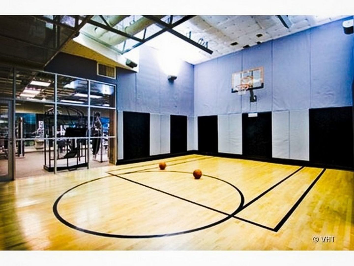 545 North Dearborn Street, Unit 3603 Chicago, IL 60654 - Photo 38 of 42 a view of a indoor swimming pool