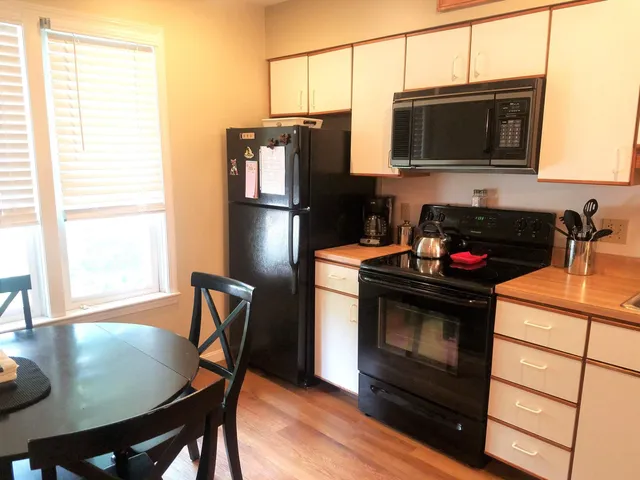 $3,400 | 124 Old Bartlett Road, Unit 83, North Conway, NH 03860