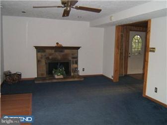 418 Glasgow Road Williamstown, NJ 08094 - Photo 4 of 12 Family Room