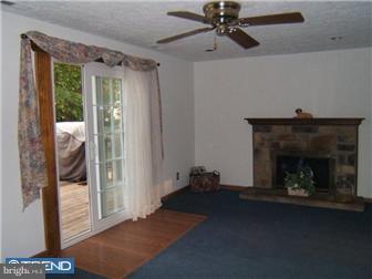 418 Glasgow Road Williamstown, NJ 08094 - Photo 5 of 12 Family Room