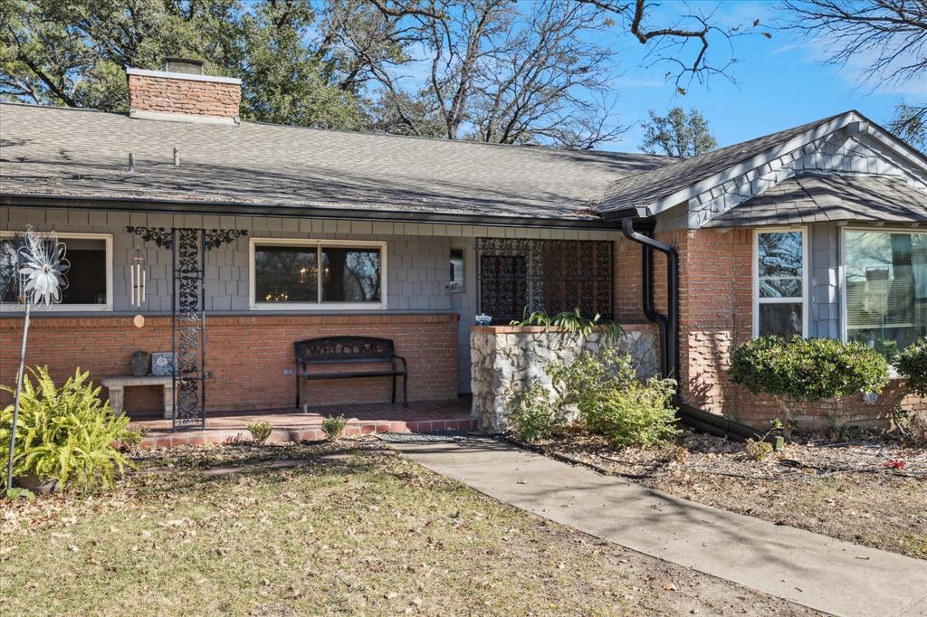 6001 Jacqueline Road Fort Worth, TX 76112 - Photo 3 of 26 a front view of a house with garden