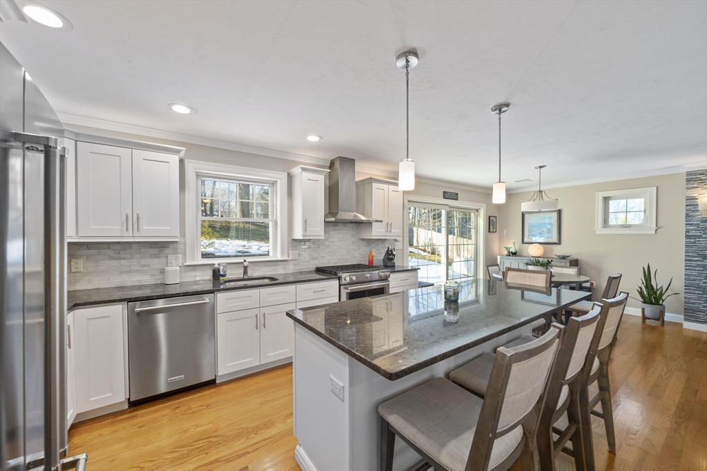 29 Arnold Road Weymouth, MA 02191 - Photo 3 of 42 Gallery Image 3