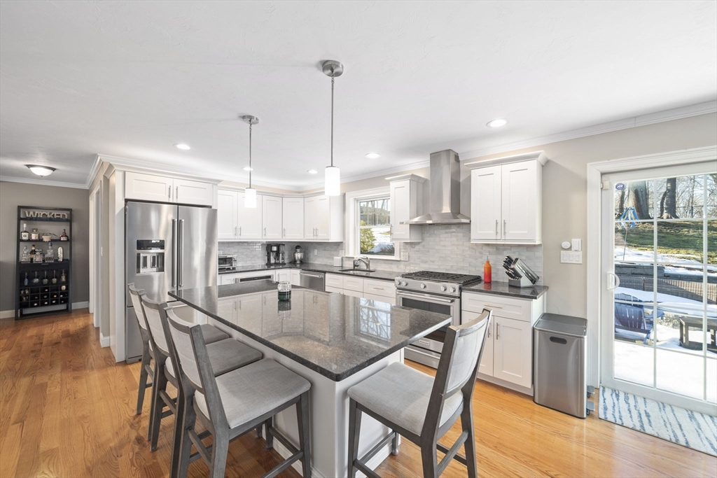 29 Arnold Road Weymouth, MA 02191 - Photo 4 of 42 Gallery Image 4