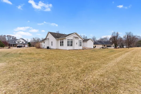 $634,900 | 27018 Glynns Creek Court, Eldridge, IA 52748