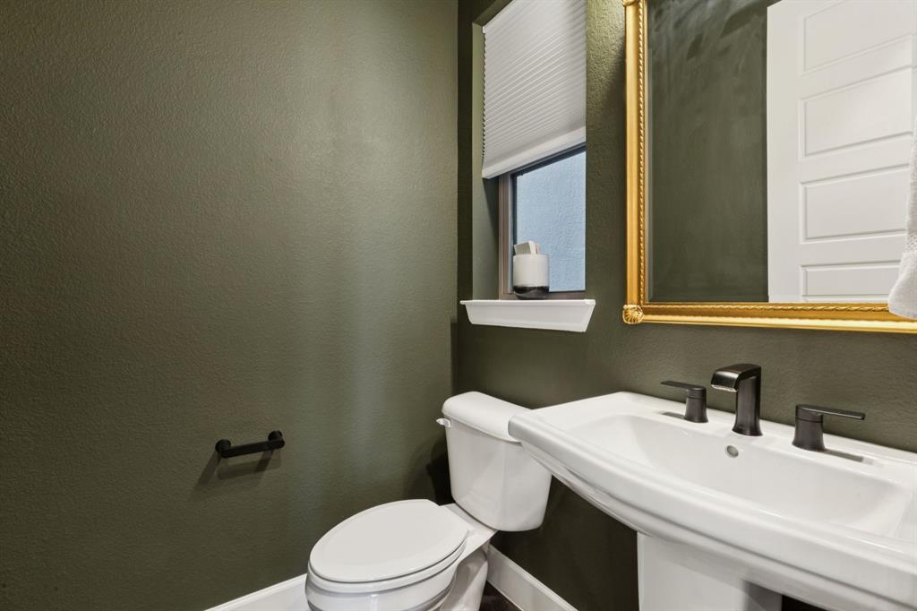 7121 Laurel Ridge Dallas, TX 75231 - Photo 13 of 25 a bathroom with a sink a toilet and mirror