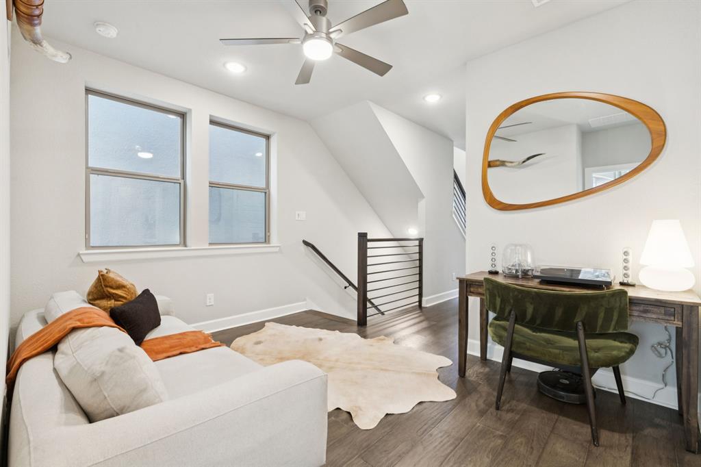 7121 Laurel Ridge Dallas, TX 75231 - Photo 21 of 25 a living room with furniture a mirror and a painting on the wall