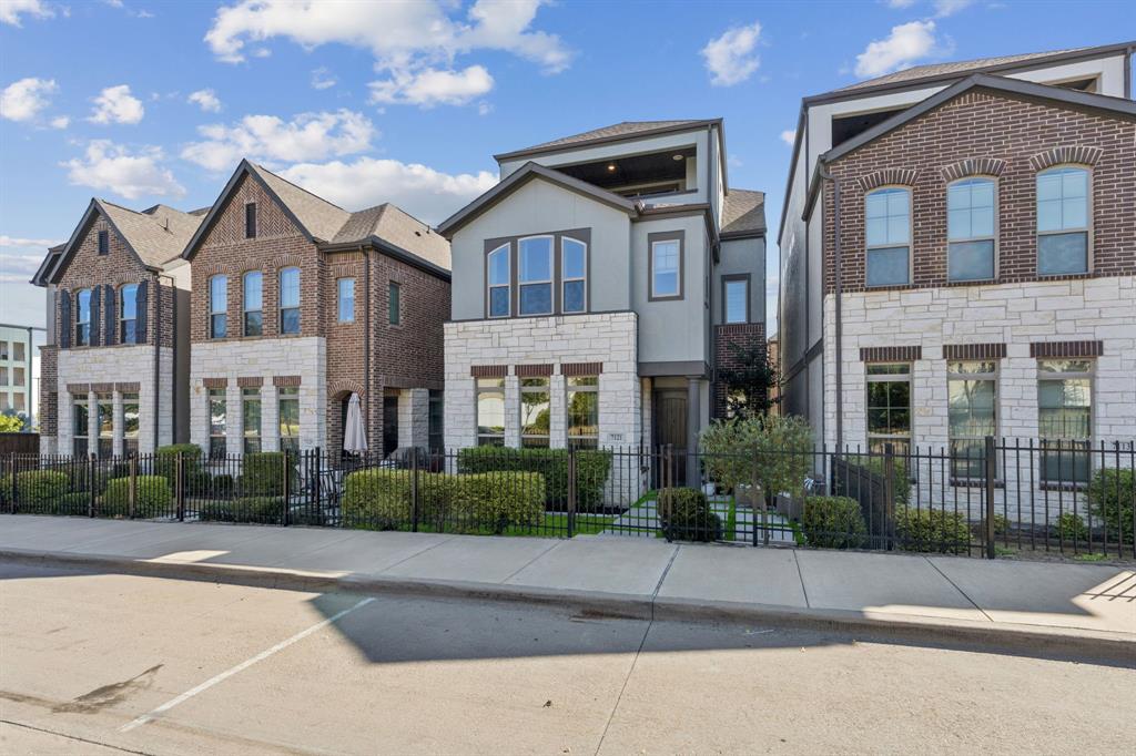 7121 Laurel Ridge Dallas, TX 75231 - Photo 3 of 25 a front view of a residential apartment building with a yard
