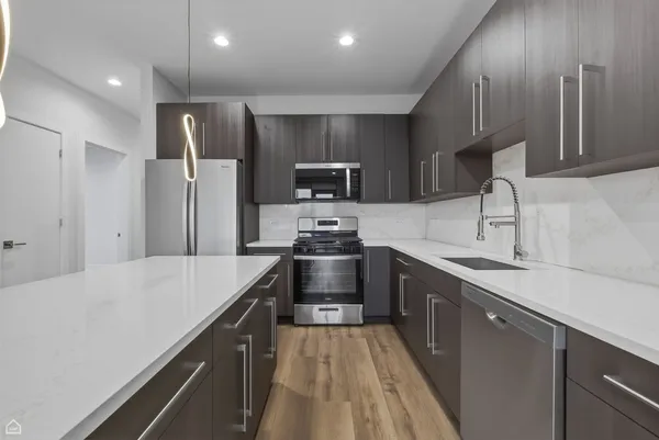 $3,350 | 2357 North Washtenaw Avenue, Unit 204, Chicago, IL 60647