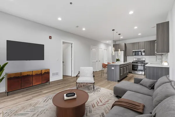 $3,350 | 2357 North Washtenaw Avenue, Unit 204, Chicago, IL 60647