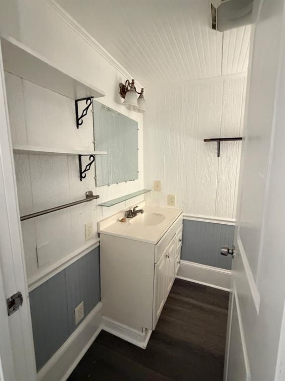 234 Wilkinson Street, Unit A Shreveport, LA 71104 - Photo 4 of 6 a view of utility room with washer and dryer
