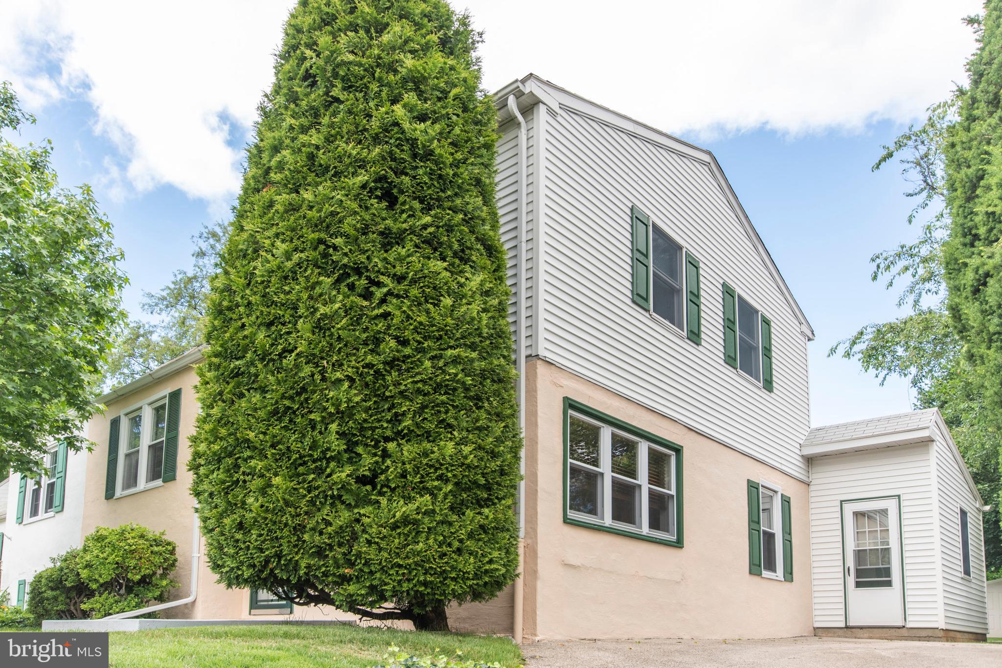 828 East Cathedral Road Philadelphia, PA 19128 - Photo 2 of 25