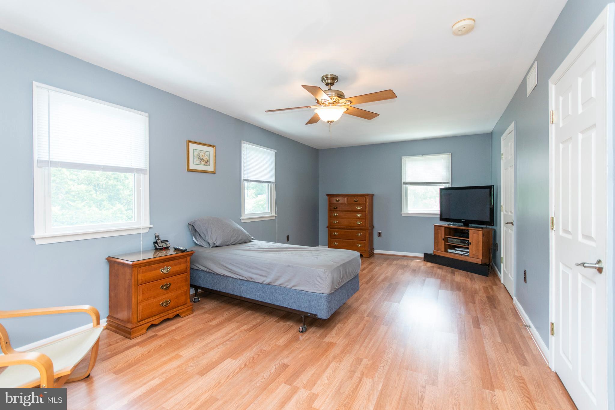 828 East Cathedral Road Philadelphia, PA 19128 - Photo 18 of 25