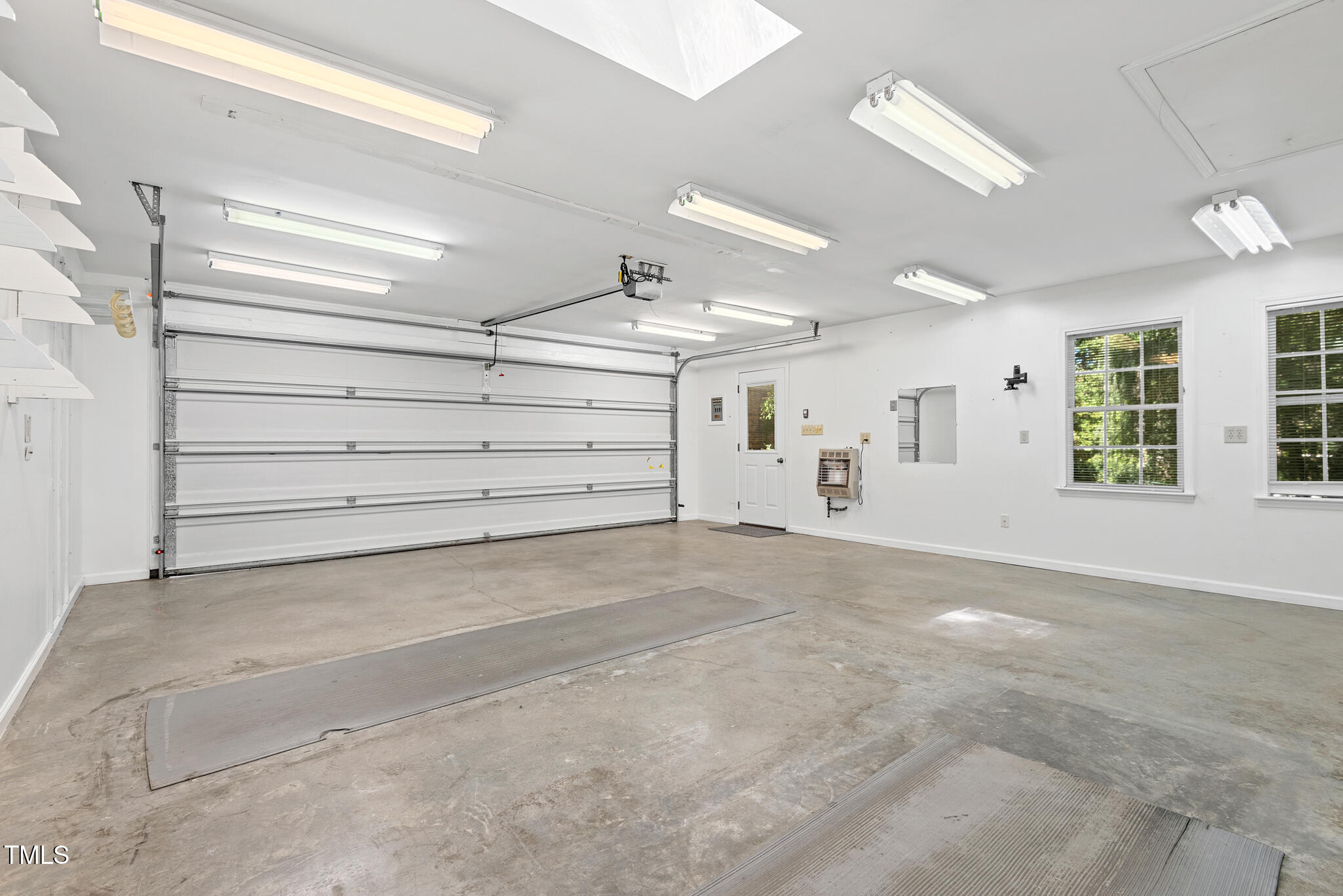 3404 Oates Drive Raleigh, NC 27604 - Photo 32 of 43 en empty room with windows and ceiling fan