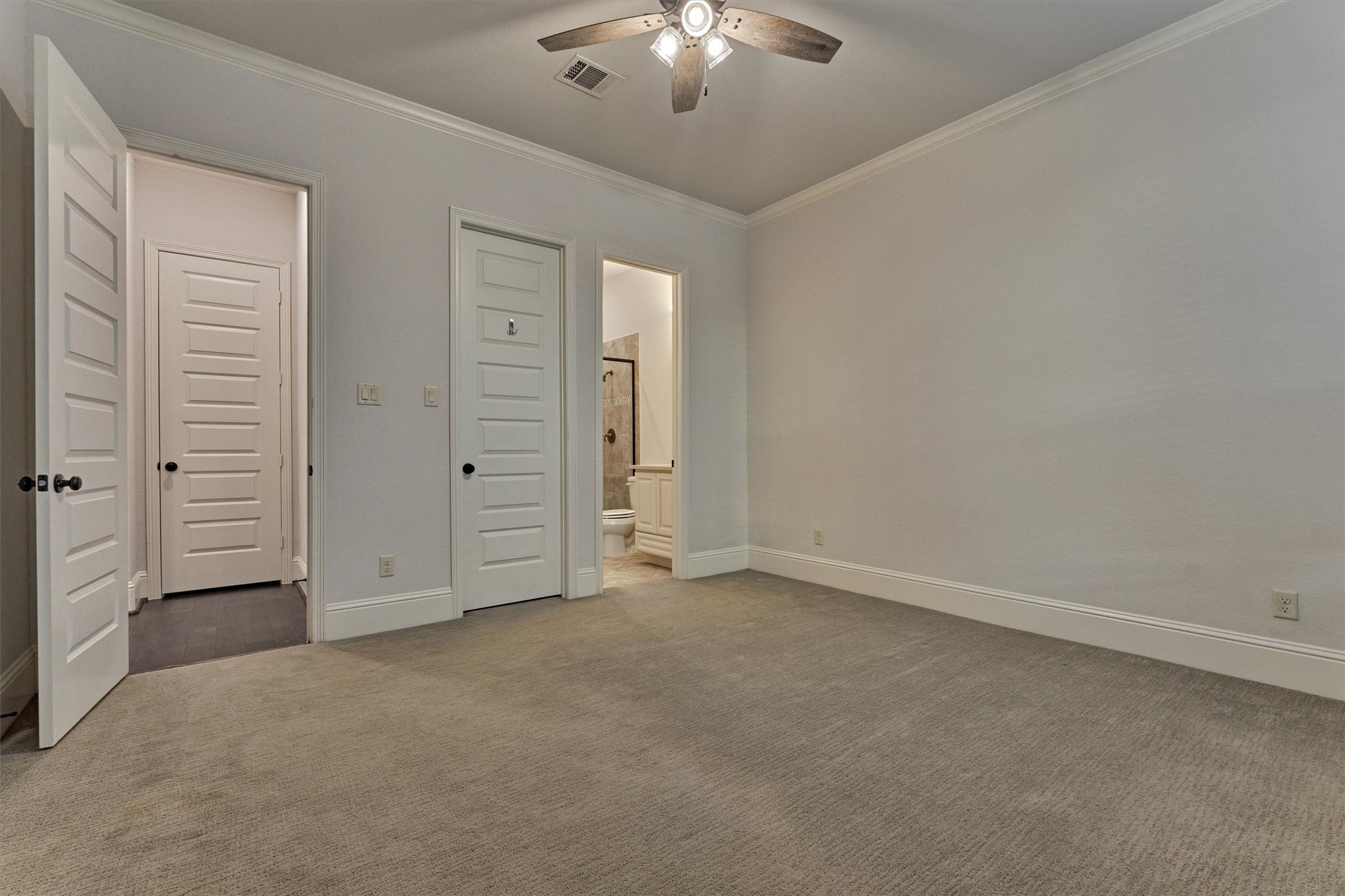 414 Mill Creek Road Pinehurst, TX 77362 - Photo 29 of 43 First Floor Guest Suite
