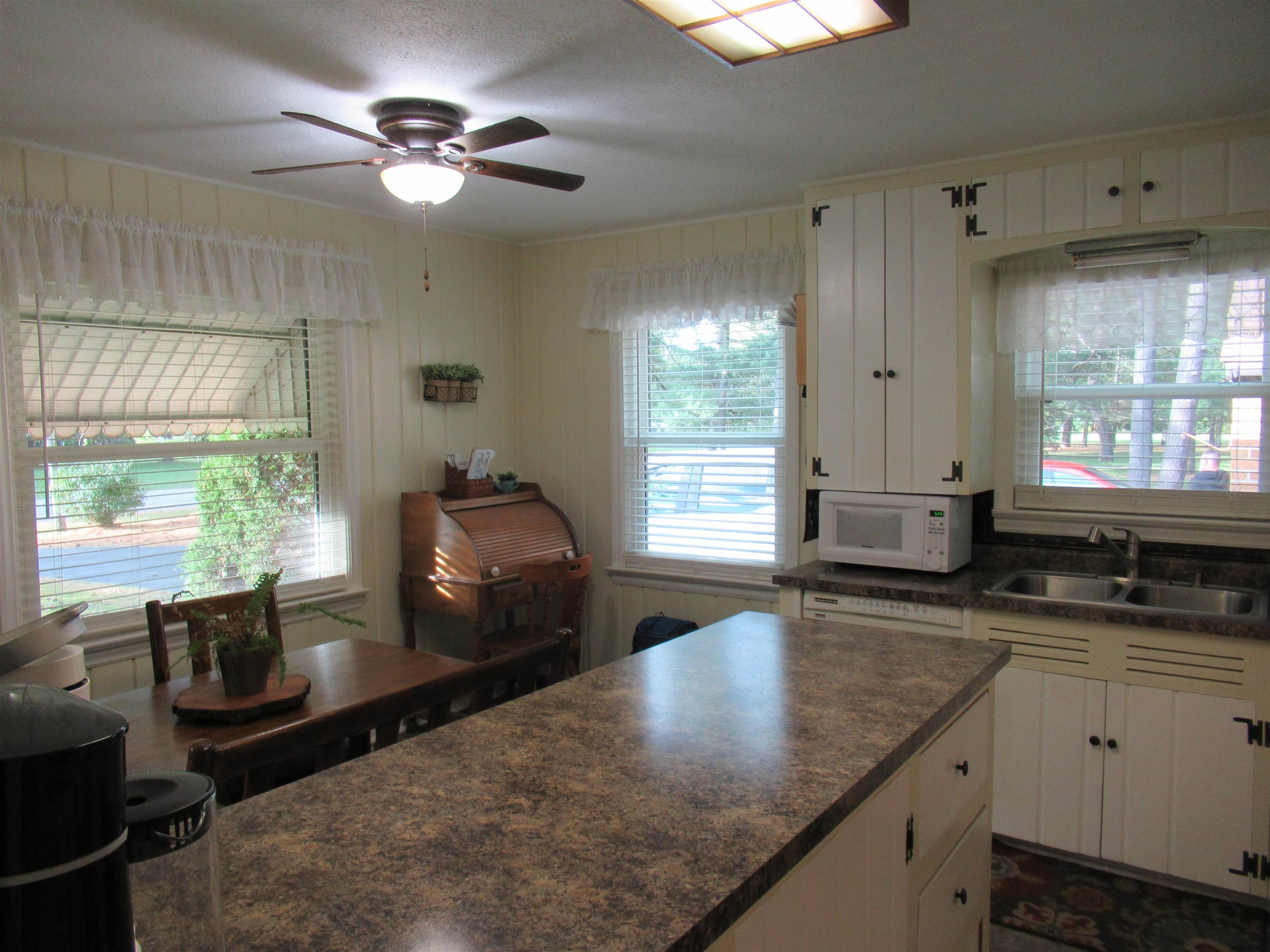 5162 North Seymour Road Flushing, MI 48433 - Photo 8 of 50 50124589-7.JPG