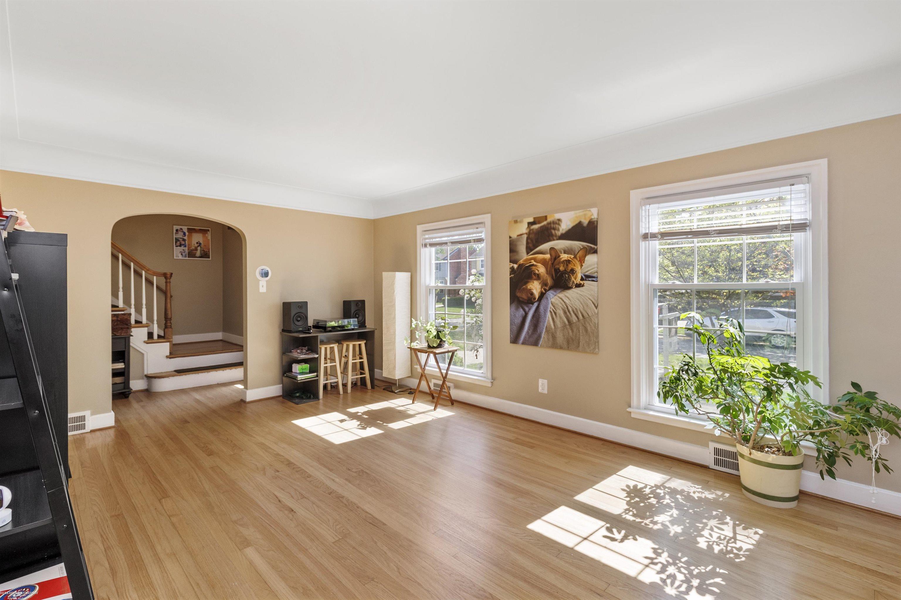 460 Moran Road Grosse Pointe, MI 48236 - Photo 10 of 48 50108403-9.JPG