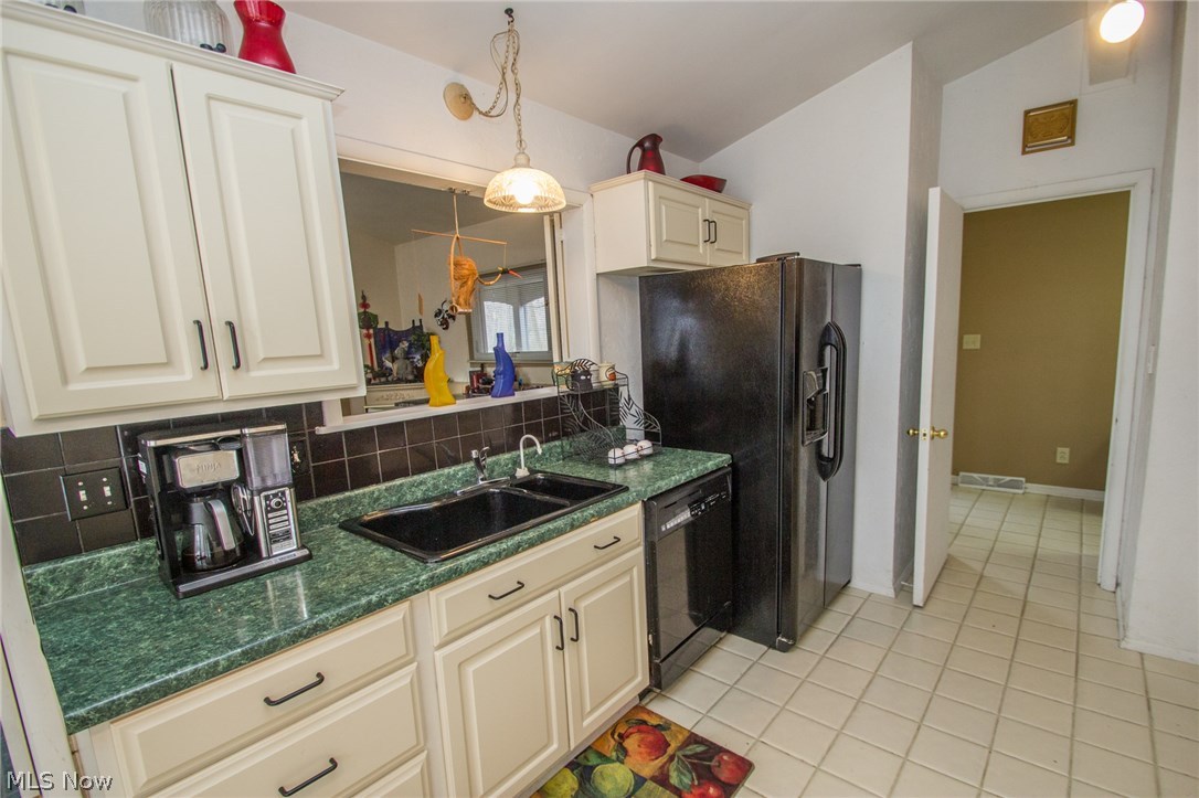 29150 South Woodland Road Pepper Pike, OH 44124 - Photo 8 of 28