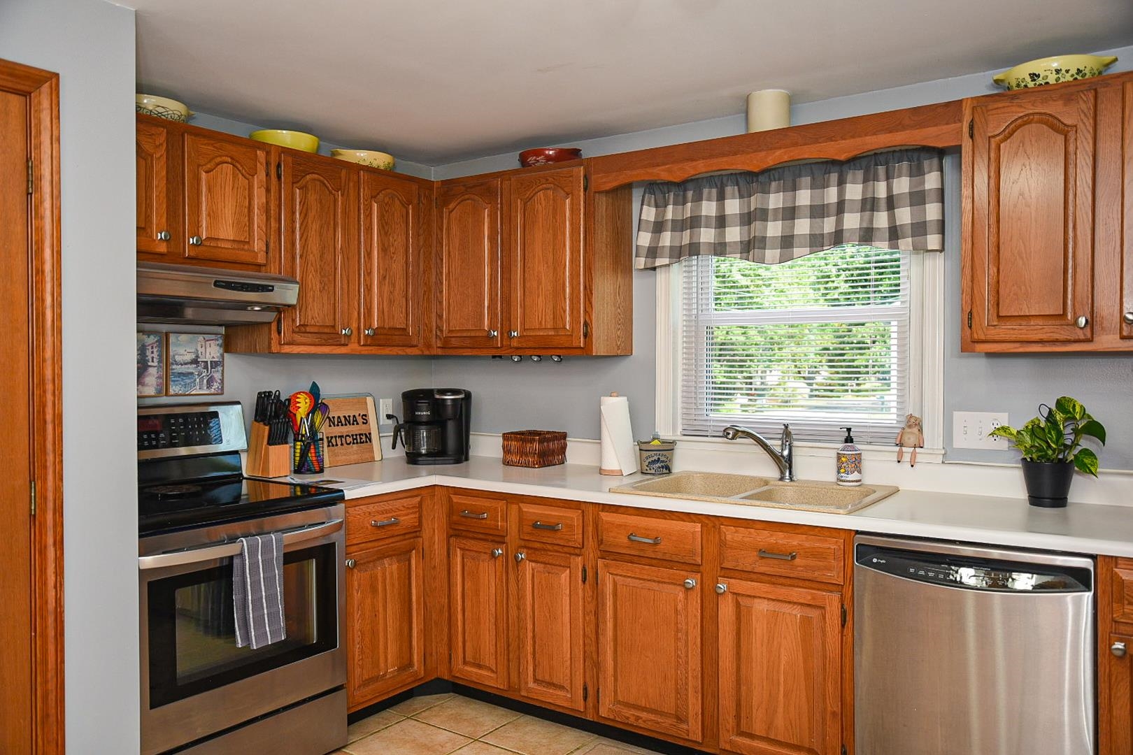 22 Edgewood Street Milford, NH 03055 - Photo 5 of 60
