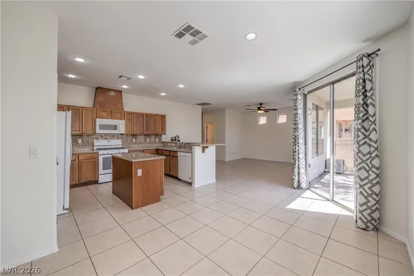 $2,000 | 10057 Bonterra Avenue, Las Vegas, NV 89129