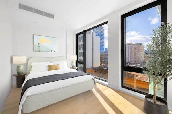 $1,300,000 | 40-21 27th Street, Unit 5W | Long Island City