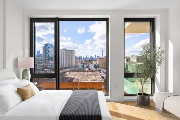 $1,300,000 | 40-21 27th Street, Unit 5W | Long Island City