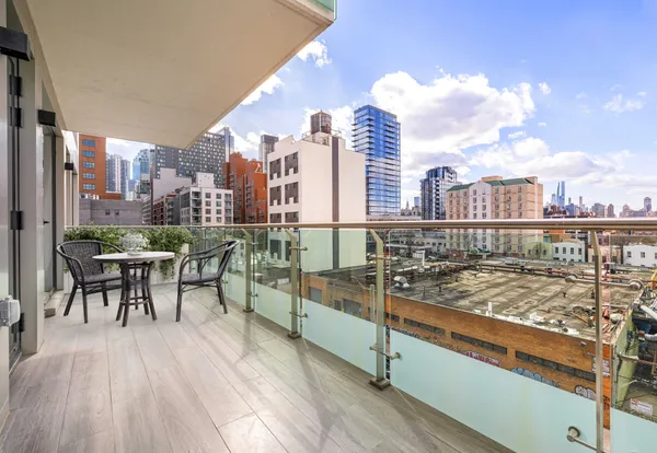 $1,300,000 | 40-21 27th Street, Unit 5W | Long Island City