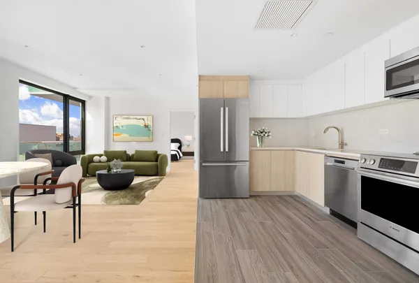 $1,300,000 | 40-21 27th Street, Unit 5W | Long Island City