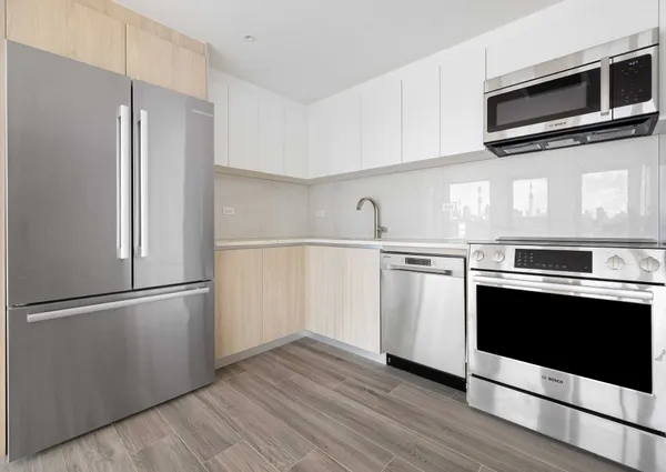 $1,300,000 | 40-21 27th Street, Unit 5W | Long Island City