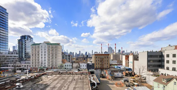 $1,300,000 | 40-21 27th Street, Unit 5W | Long Island City