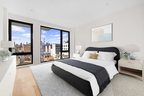 $1,300,000 | 40-21 27th Street, Unit 5W | Long Island City