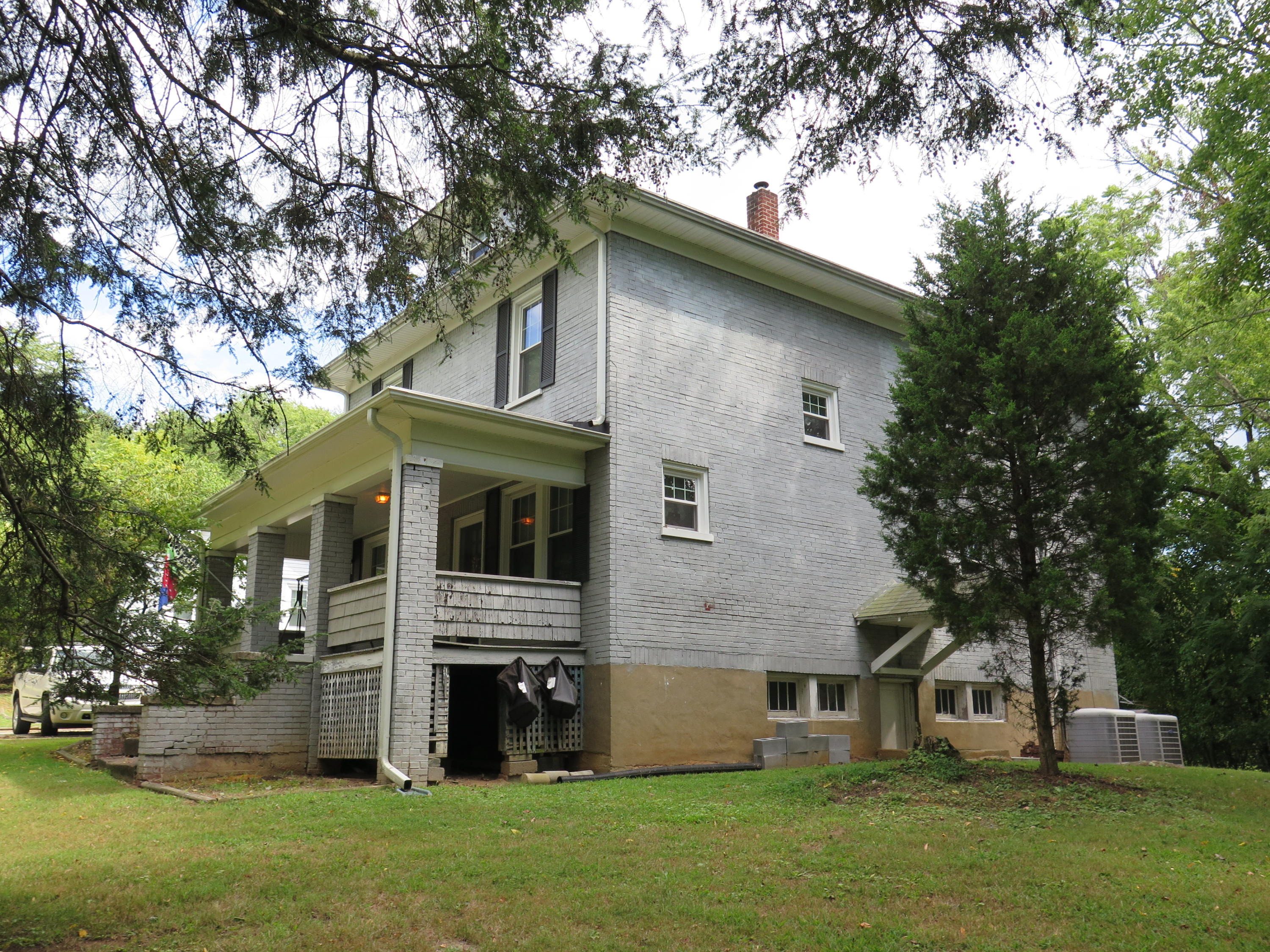 2315 Rutrough Road Southeast Roanoke, VA 24014 - Photo 26 of 38 a front view of house with yard