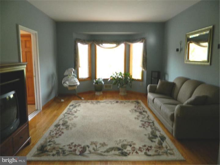 106 White Pine Road Chesterfield, NJ 08515 - Photo 18 of 24 Living Room