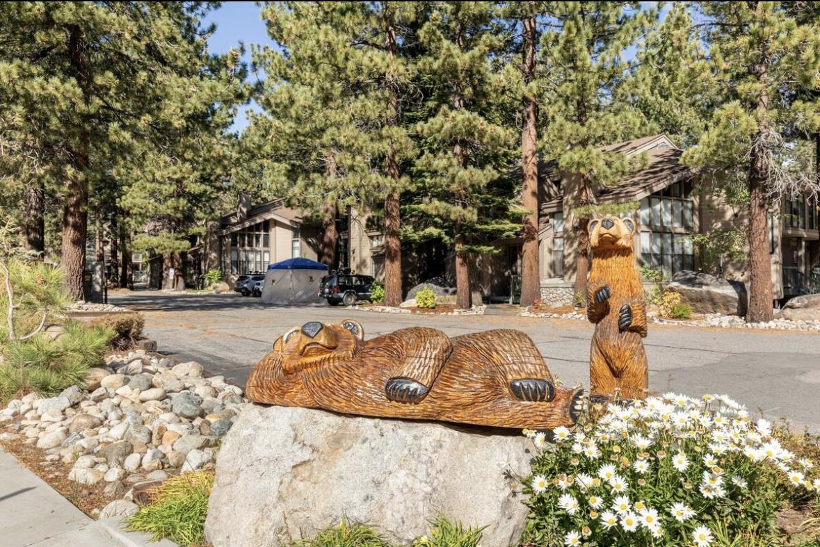 2252 Meridian Boulevard, Unit 39 Mammoth Lakes, CA 93546 - Photo 22 of 32 a view of city street