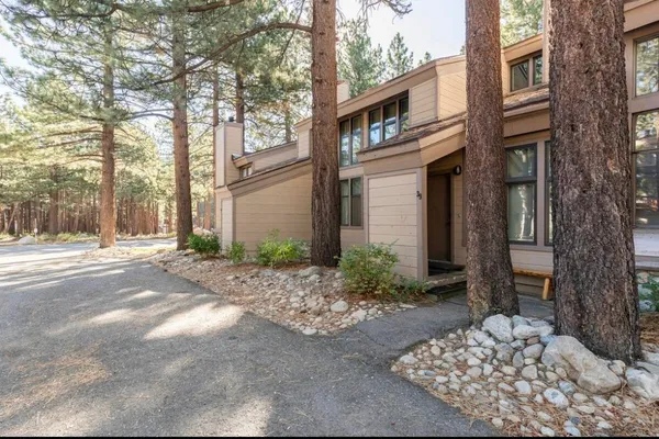$870,000 | 2252 Meridian Boulevard, Unit 39, Mammoth Lakes, CA 93546