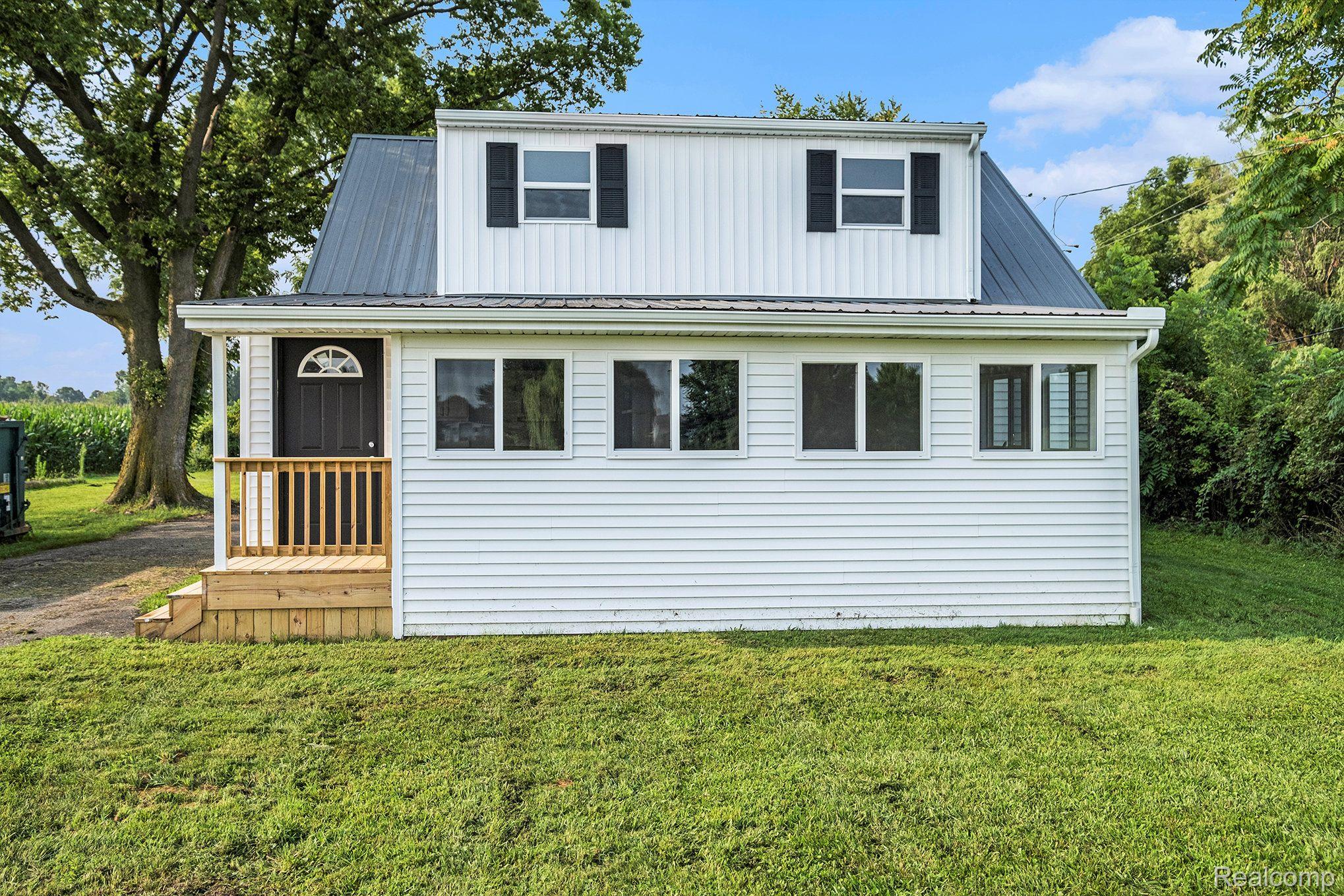 5192 East Coldwater Road Flint, MI 48506 - Photo 2 of 19