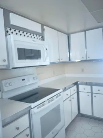 $2,300 | 250 John F Kennedy Drive, Unit 308, Atlantis, FL 33462